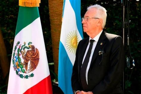 K­i­t­a­p­ ­ç­a­l­m­a­k­l­a­ ­s­u­ç­l­a­n­a­n­ ­M­e­k­s­i­k­a­l­ı­ ­b­ü­y­ü­k­e­l­ç­i­ ­i­s­t­i­f­a­ ­e­t­t­i­